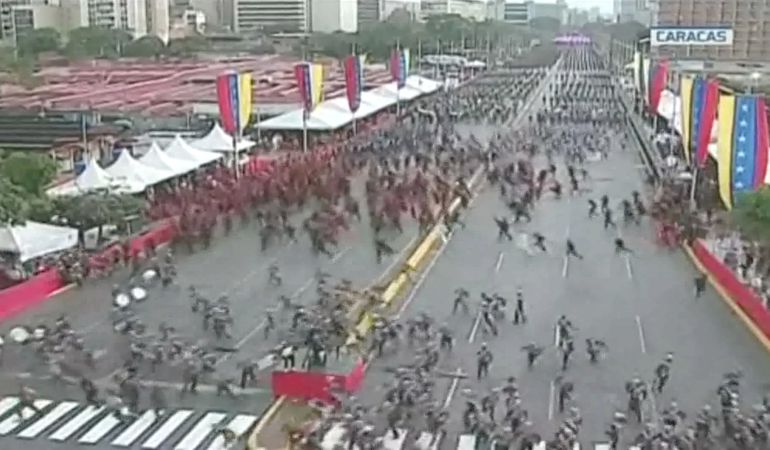 Fotógrama tomado de un vídeo cedido por Venezolana de Televisión (VTV) hoy, sábado 4 de agosto de 2018, en Caracas (Venezuela) Fotógrama tomado de un vídeo cedido por Venezolana de Televisión (VTV) hoy, sábado 4 de agosto de 2018, en Caracas (Venezuela)