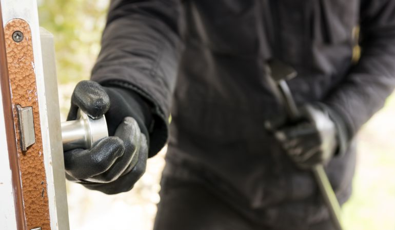 Muchos son los ladrones que aprovechan el verano para robar en diversos hogares. Muchos son los ladrones que aprovechan el verano para robar en diversos hogares.