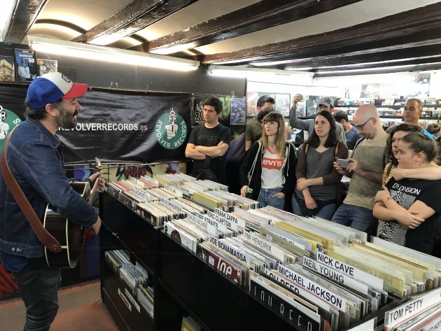 The New Raemon da un concierto en Revolver Records The New Raemon da un concierto en Revolver Records