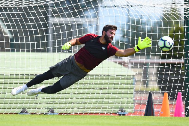 Alisson Becker entrenando con el Liverpool tras su fichaje Alisson Becker entrenando con el Liverpool tras su fichaje