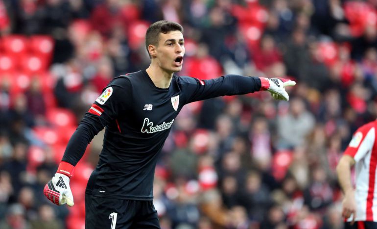 Kepa da órdenes a sus compañeros, en un partido de la pasada temporada Kepa da órdenes a sus compañeros, en un partido de la pasada temporada