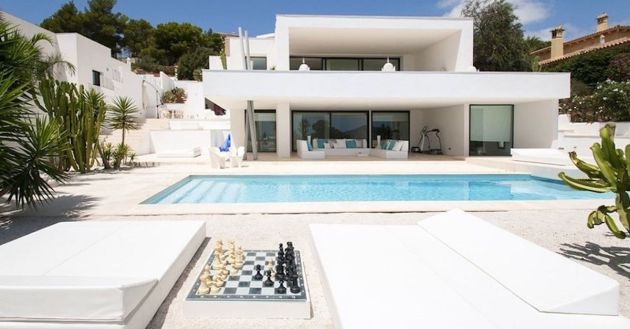 Un chalet en El Cubels, municipio ibicenco de Sant Josep de Sa Talaia, tiene un coste medio de 3.725.714 euros. Un chalet en El Cubels, municipio ibicenco de Sant Josep de Sa Talaia, tiene un coste medio de 3.725.714 euros.