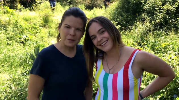 Laura Caballero y Elisa Drabben en el rodaje de 'El pueblo' Laura Caballero y Elisa Drabben en el rodaje de 'El pueblo'