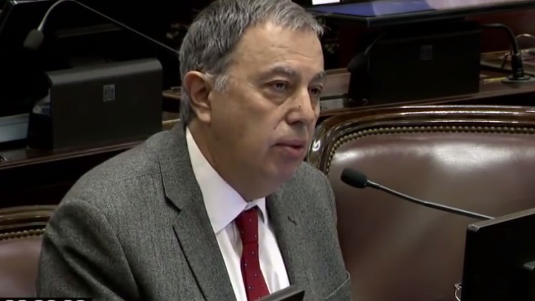 Críticas a un senador argentino por defender que hay casos de violaciones sin violencia