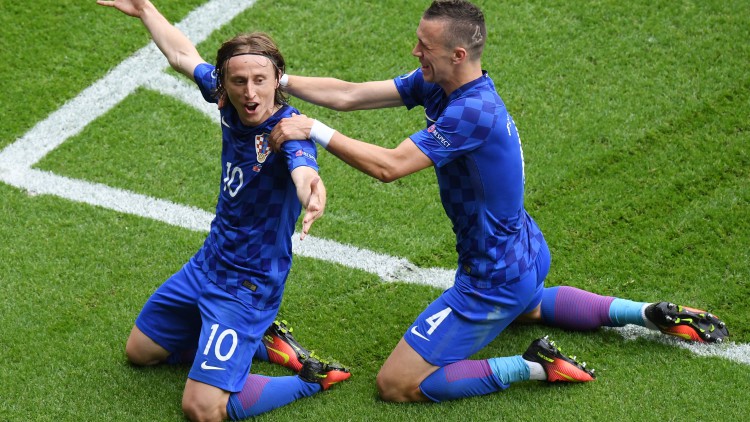 Perisic ya da la bienvenida en el Inter a Modric
