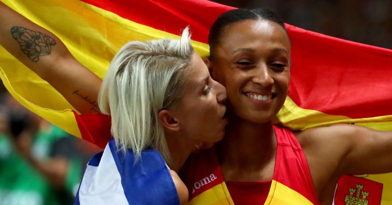 Peleteiro celebra el bronce junto con la campeona Papahrístou Peleteiro celebra el bronce junto con la campeona Papahrístou