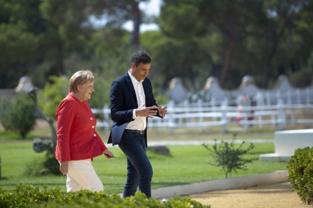 Imagen facilitada por Moncloa de la reunión entre Merkel y Sánchez Imagen facilitada por Moncloa de la reunión entre Merkel y Sánchez
