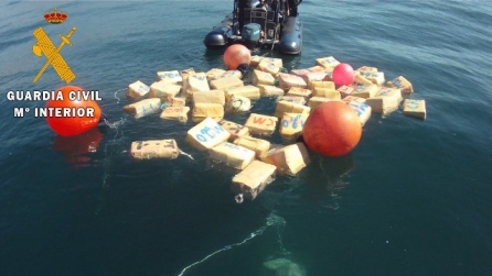 9.000 kilos de hachís ocultos en el mar de El Ejido 9.000 kilos de hachís ocultos en el mar de El Ejido