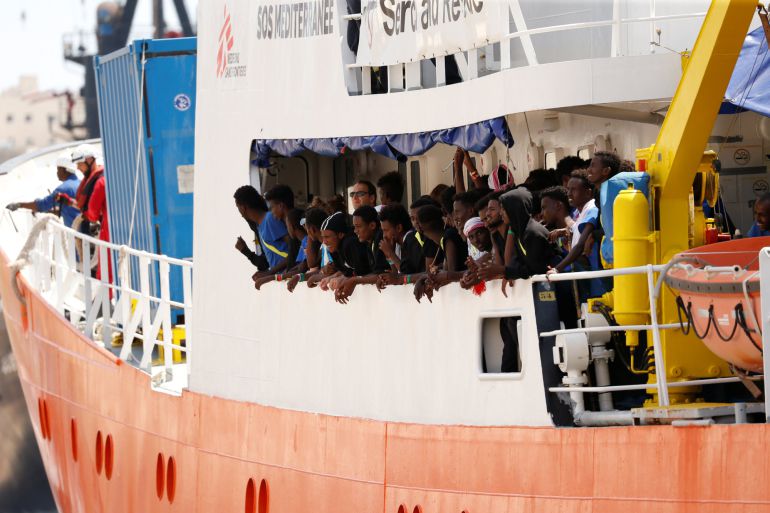 Los migrantes, a bordo del barco Aquarius. Los migrantes, a bordo del barco Aquarius.