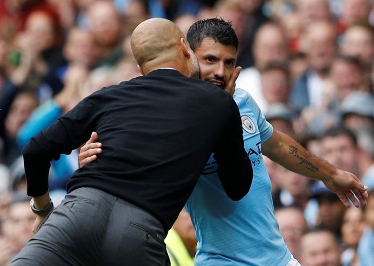 Guardiola con Agüero, en el momento en que es sustituido Guardiola con Agüero, en el momento en que es sustituido