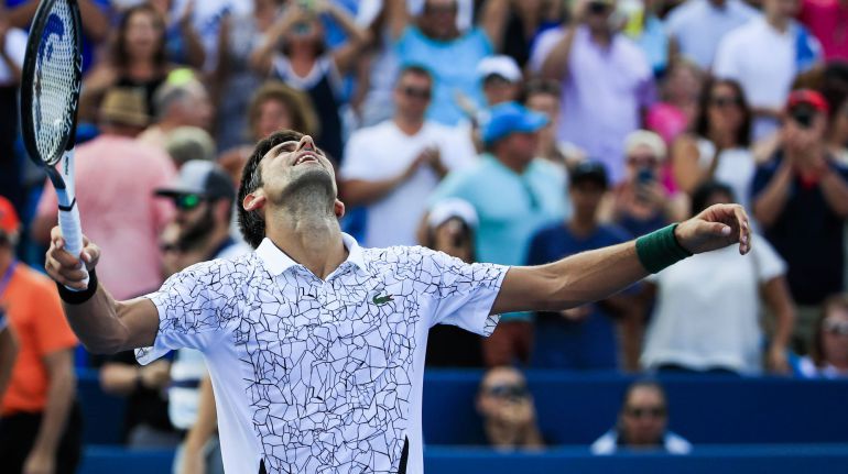 Djokovic mira al cielo tras completar el último Master 1000 que le faltaba Djokovic mira al cielo tras completar el último Master 1000 que le faltaba
