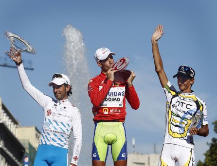 Nibali, con Mosquera y Velits, como campeón de la Vuelta a España 2010 Nibali, con Mosquera y Velits, como campeón de la Vuelta a España 2010