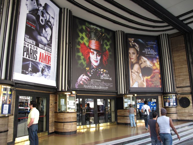 Cine en la Gran Vía de Madrid. Cine en la Gran Vía de Madrid.