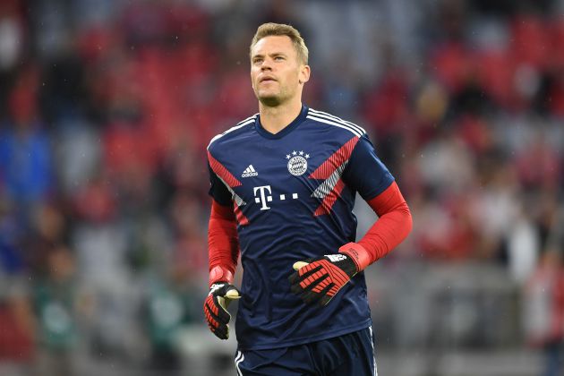 Neuer calentando antes de su partido contra el Hoffenheim en Bundesliga Neuer calentando antes de su partido contra el Hoffenheim en Bundesliga