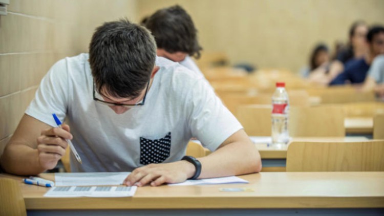 Más de la mitad de los futuros estudiantes universitarios ven su futuro laboral fuera de España