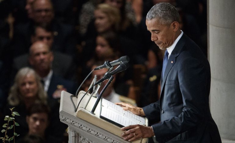 Barack Obama durante su discurso en el funeral de McCain Barack Obama durante su discurso en el funeral de McCain