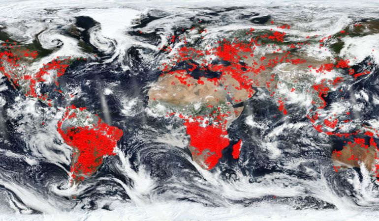 El mapa muestra todos los incendios y los cambios térmicos más relevantes. El mapa muestra todos los incendios y los cambios térmicos más relevantes.