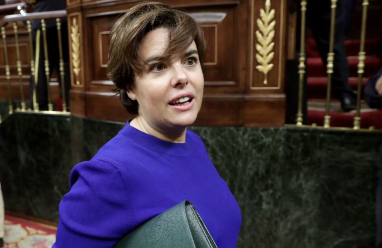 La exvicepresidenta del Gobierno, Soraya Sáenz de Santamaría, a su llegada al Pleno del Congreso de los Diputados. La exvicepresidenta del Gobierno, Soraya Sáenz de Santamaría, a su llegada al Pleno del Congreso de los Diputados.