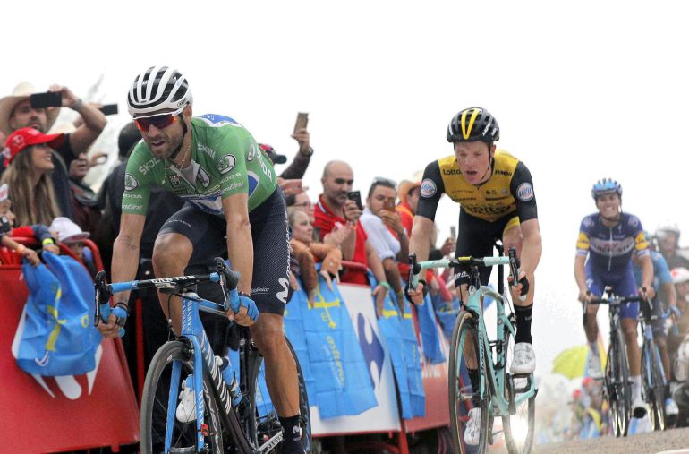 Valverde entra en meta tras la subida a Lagos de Covadonga Valverde entra en meta tras la subida a Lagos de Covadonga