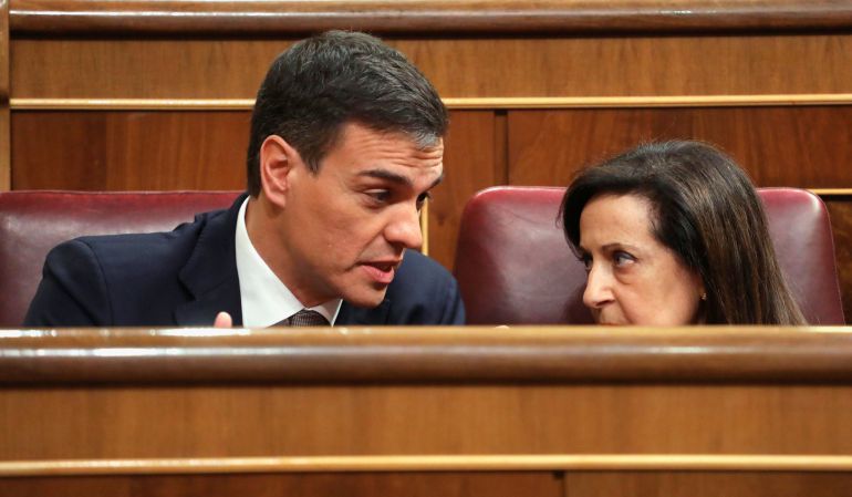 Pedro Sánchez y Margarita Robles en el Congreso Pedro Sánchez y Margarita Robles en el Congreso