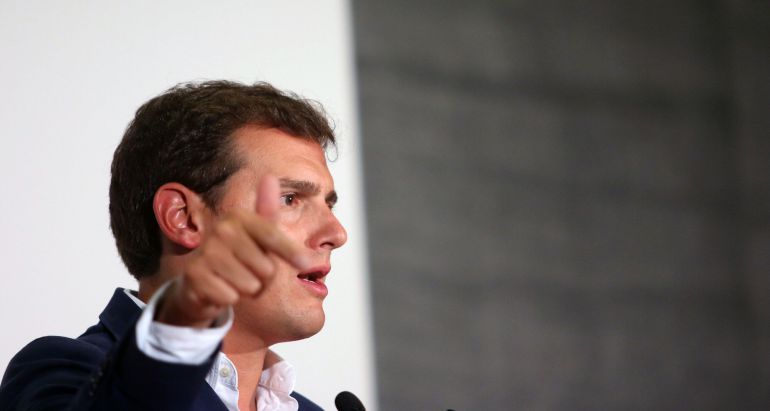 En Málaga, el presidente de Ciudadanos (Cs), Albert Rivera, interviene en un acto. En Málaga, el presidente de Ciudadanos (Cs), Albert Rivera, interviene en un acto.