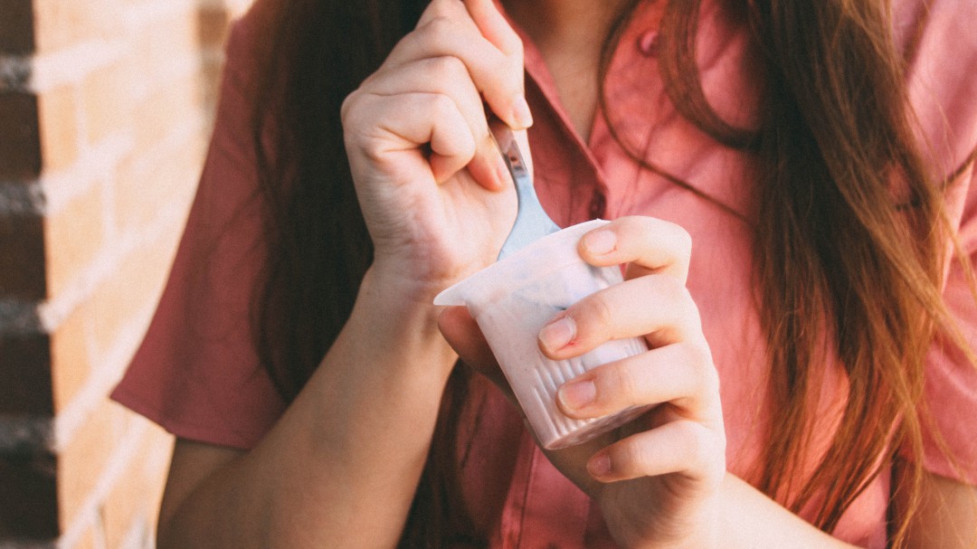 Cenar solo un yogur, principal causa de mortalidad entre los españoles