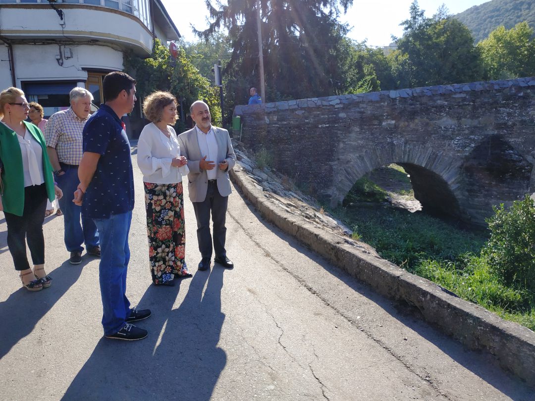 El pedáneo, la alcaldesa y el presidente de la COnfederación, José Antonio Quiroga El pedáneo, la alcaldesa y el presidente de la COnfederación, José Antonio Quiroga