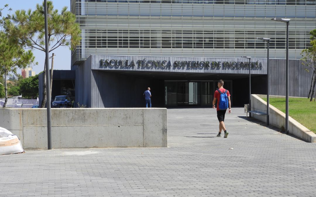 Fachada del nuevo edificio de la ETSI en el Campus de El Carmen Fachada del nuevo edificio de la ETSI en el Campus de El Carmen