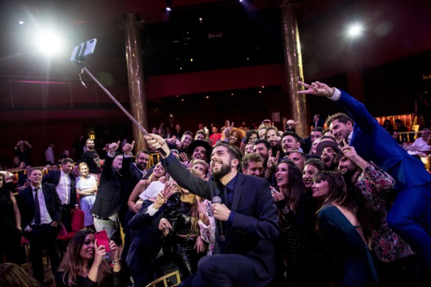 Selfi grupal para dejar constancia del buen ambiente de una noche de esas que, de vez en cuando, nos demuestran que más allá de competencias, entre nuestros artistas hay muy buen rollo. Selfi grupal para dejar constancia del buen ambiente de una noche de esas que, de vez en cuando, nos demuestran que más allá de competencias, entre nuestros artistas hay muy buen rollo.