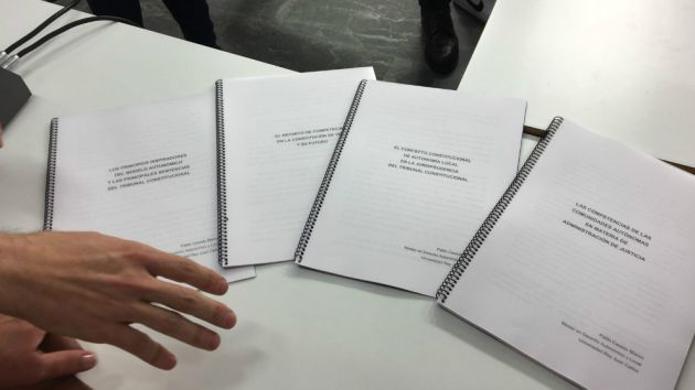 Las portadas de los cuatro trabajos que enseño Pablo Casado Las portadas de los cuatro trabajos que enseño Pablo Casado