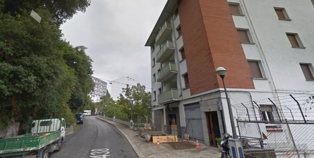 Muere un trabajador al caer desde un cuarto piso cuando subía material Muere un trabajador al caer desde un cuarto piso cuando subía material
