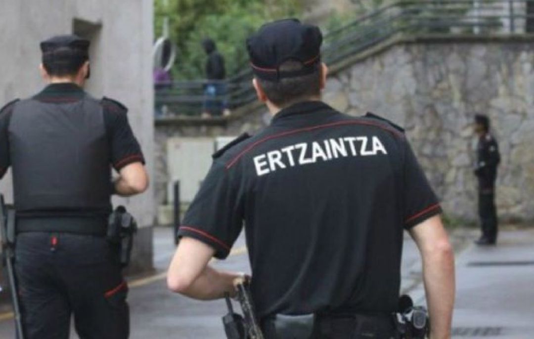 Detenido en Irun por robar una considerable cantidad de dinero de la caja fuerte de un salón de juegos Detenido en Irun por robar una considerable cantidad de dinero de la caja fuerte de un salón de juegos