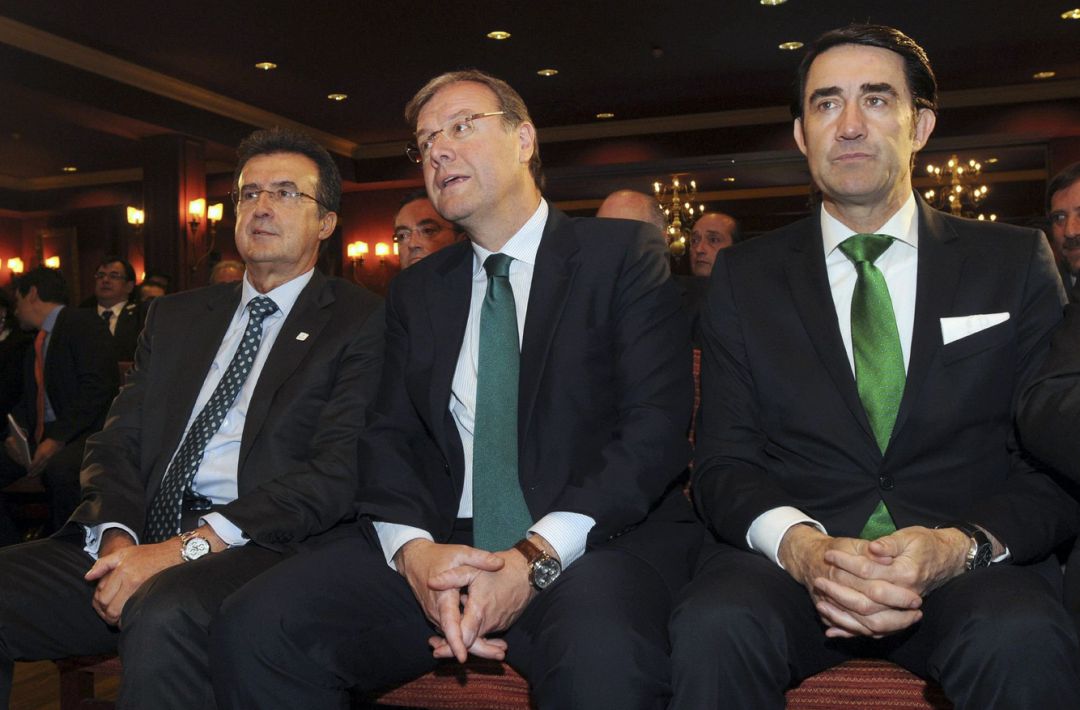 El empresario José Luis Ulibarri en compañía del alcalde de León y el consejero de Fomento en una imagen de archivo El empresario José Luis Ulibarri en compañía del alcalde de León y el consejero de Fomento en una imagen de archivo