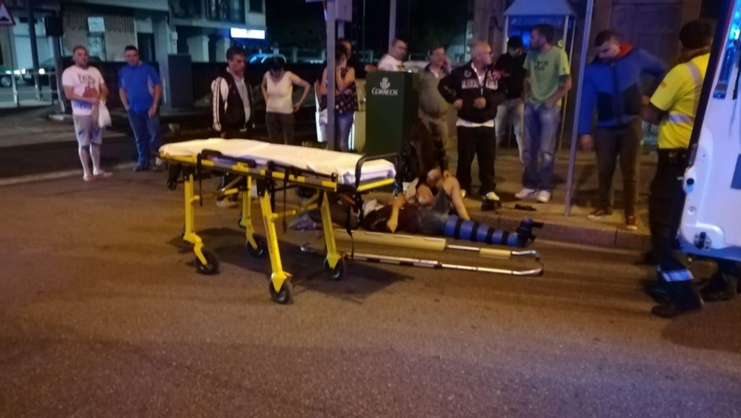 La mujer fue atendida in situ por los servicios sanitarios. La mujer fue atendida in situ por los servicios sanitarios.