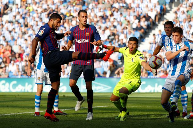 Momento en el que Luis Suárez remata el balón mal despejado por Rulli. Suponía el empate a uno Momento en el que Luis Suárez remata el balón mal despejado por Rulli. Suponía el empate a uno