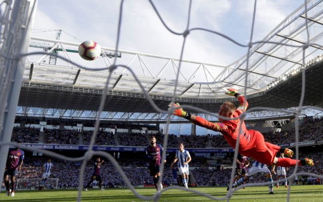 Ter Stegen con tres paradas fue clave en la victoria del Barcelona en Anoeta Ter Stegen con tres paradas fue clave en la victoria del Barcelona en Anoeta