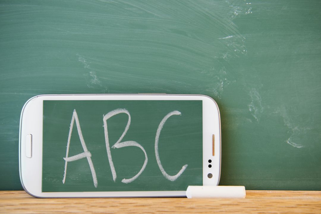 Móviles en la escuela: ¿prohibir o limitar su uso? Móviles en la escuela: ¿prohibir o limitar su uso?