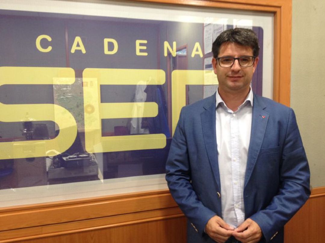 Pedro García, portavoz de IU y teniente de alcalde de Urbanismo y Turismo del Ayuntamiento de Córdoba en una reciente entrevista en la Cadena SER Pedro García, portavoz de IU y teniente de alcalde de Urbanismo y Turismo del Ayuntamiento de Córdoba en una reciente entrevista en la Cadena SER
