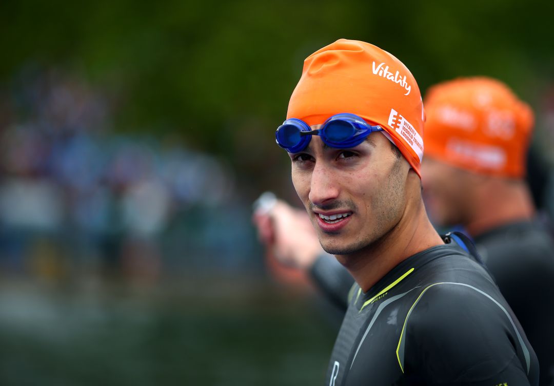 Mola, preparado para una prueba de natación Mola, preparado para una prueba de natación