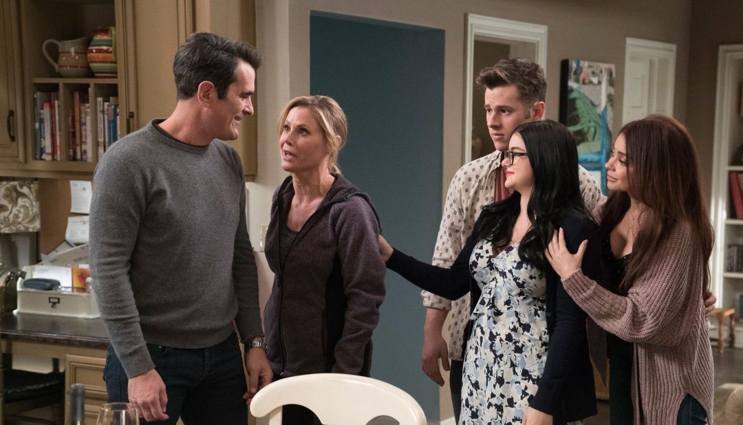 Los personajes de Modern Family se enfrentan al adiós de uno de sus personajes. Los personajes de Modern Family se enfrentan al adiós de uno de sus personajes.