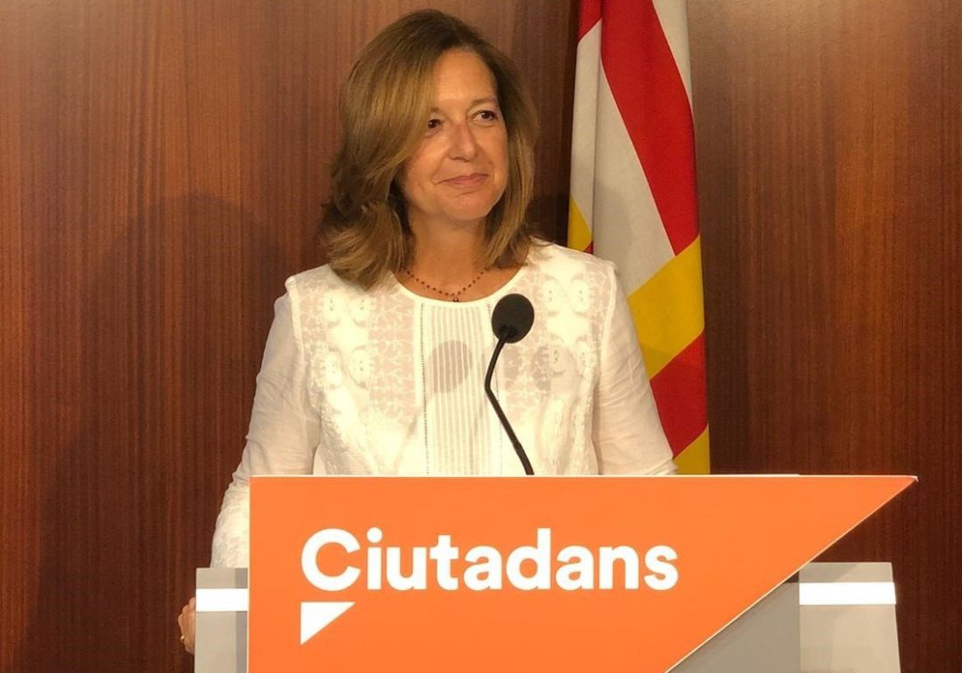 El currículum de Carina Mejías incloïa un màster i un postgrau que no va fer