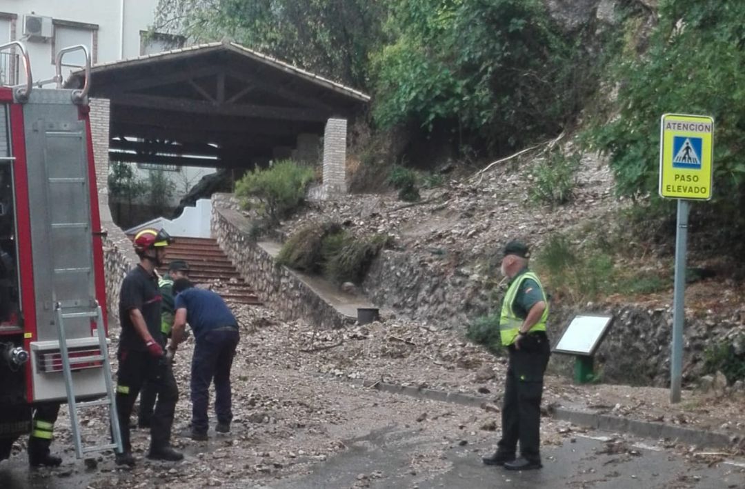 Complicaciones en una tarde de tormentas Complicaciones en una tarde de tormentas
