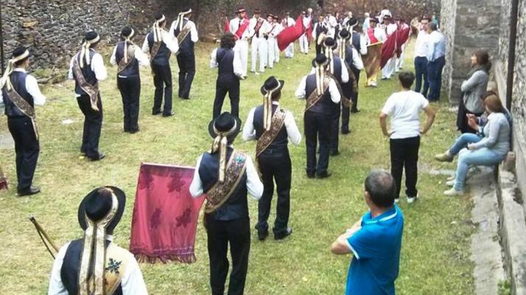 Peranzanes amenaza con anexionarse a Asturias para ver reconocidas sus Danzas