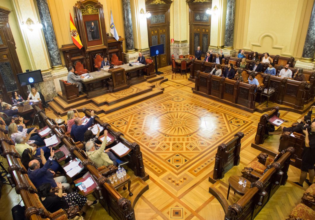 Toda la oposición pide el cese de dos concejales por la compra de pisos