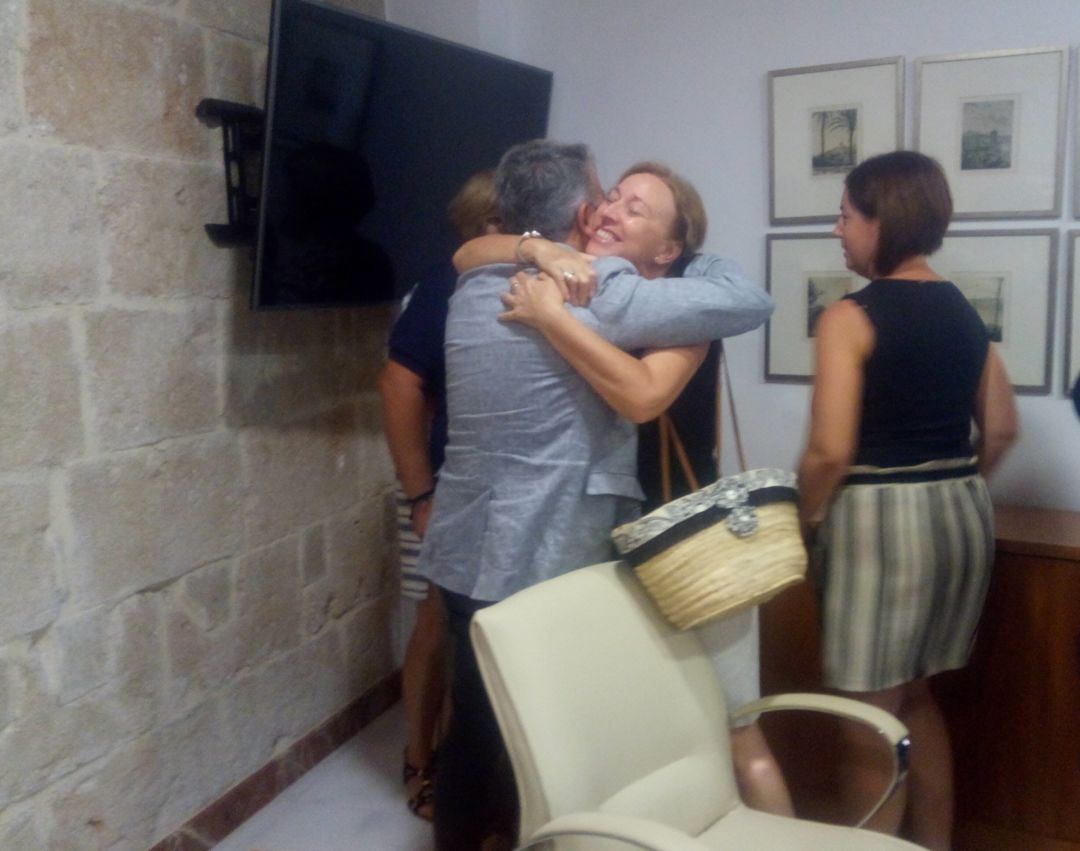 El alcalde de Xàbia, José Chulvi recibe el apoyo de los concejales del equipo de gobierno. El alcalde de Xàbia, José Chulvi recibe el apoyo de los concejales del equipo de gobierno.