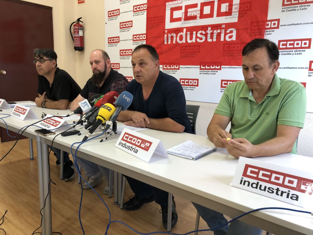 Responsables de Comisiones Obreras durante su comparecencia ante la prensa Responsables de Comisiones Obreras durante su comparecencia ante la prensa