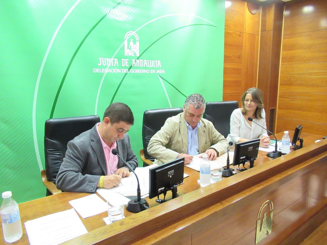 Francisco Reyes, Javier Carnero y Ana Cobo en rueda de prensa Francisco Reyes, Javier Carnero y Ana Cobo en rueda de prensa
