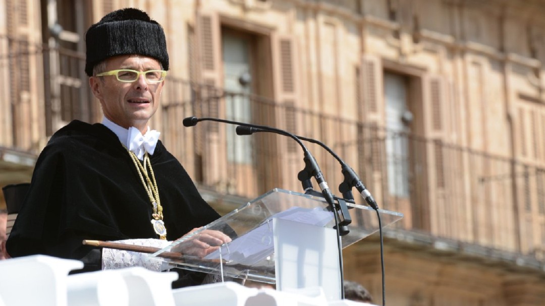 El 'dardo' del rector de Salamanca al Instituto de los 'casos másteres'