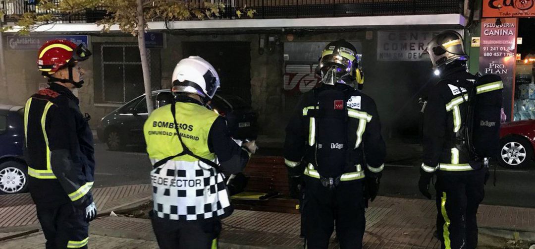 Los bomberos acudieron a la Galería para apagar el fuego Los bomberos acudieron a la Galería para apagar el fuego