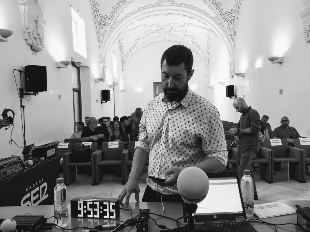 Toni Garrido, minutos antes de comenzar la emisión de Hoy por Hoy desde la sede de Cultura de la Junta de Andalucía. Toni Garrido, minutos antes de comenzar la emisión de Hoy por Hoy desde la sede de Cultura de la Junta de Andalucía.